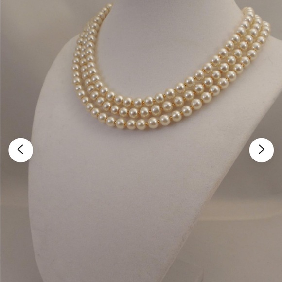 3 strand pearl necklace set - Picture 3 of 7